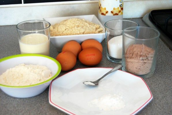 bizcocho-de-chocolate-con-cacao-instantaneo-y-almendras ingredientes
